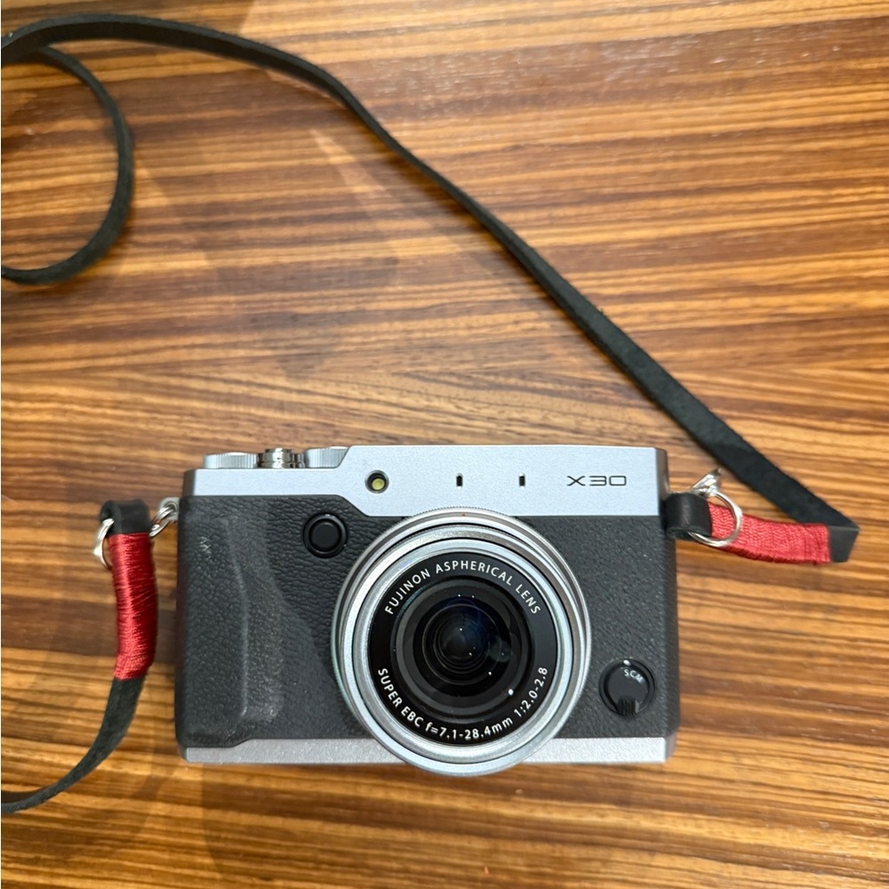 Fujifilm X30 Digital Camera with Film Simulation - Read Description